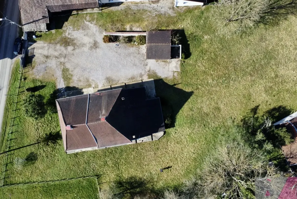 Belle maison en pierre de 264 m² à Tassenières avec grand terrain 
