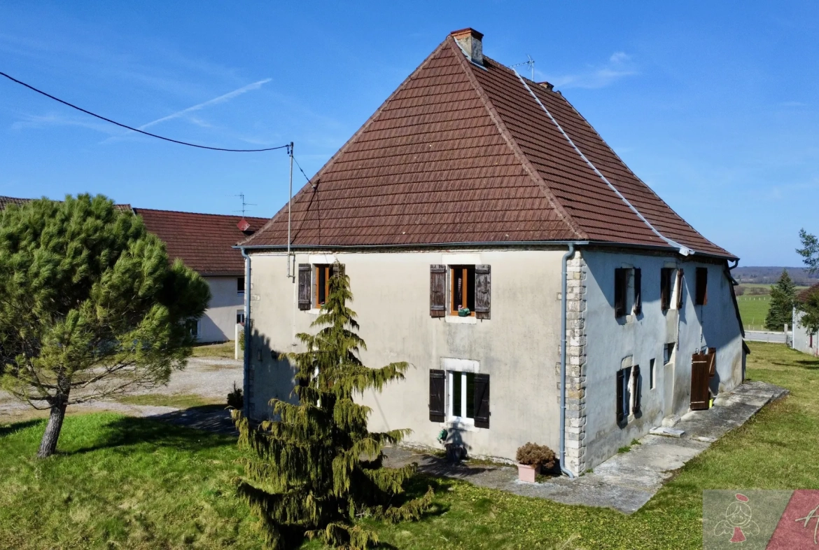 Belle maison en pierre de 264 m² à Tassenières avec grand terrain 