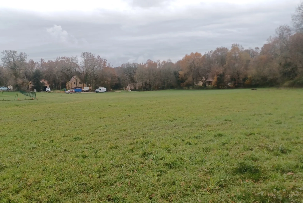 Terrains à bâtir à Meyrals, Dordogne – Parcelles boisées et non boisées 
