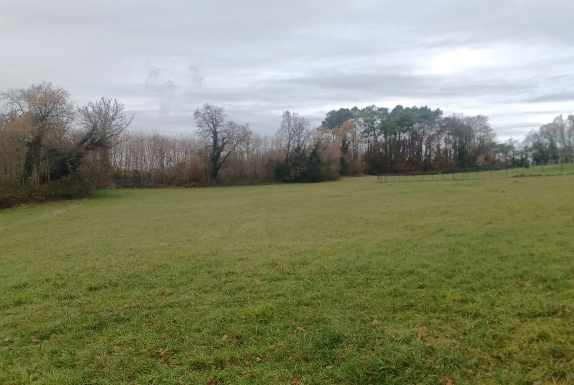 Terrains à bâtir à Meyrals, Dordogne – Parcelles boisées et non boisées 
