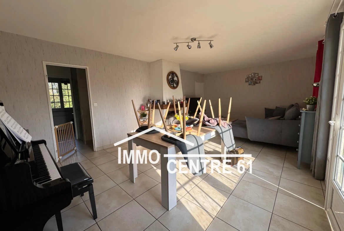 Maison Plain-Pied à Carrouges avec Jardin et Champs - 85 m² 