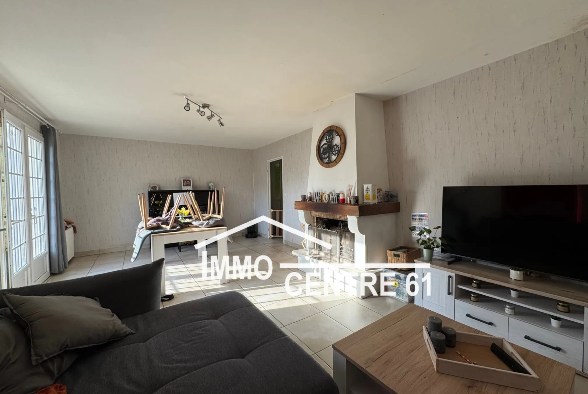 Maison Plain-Pied à Carrouges avec Jardin et Champs - 85 m² 