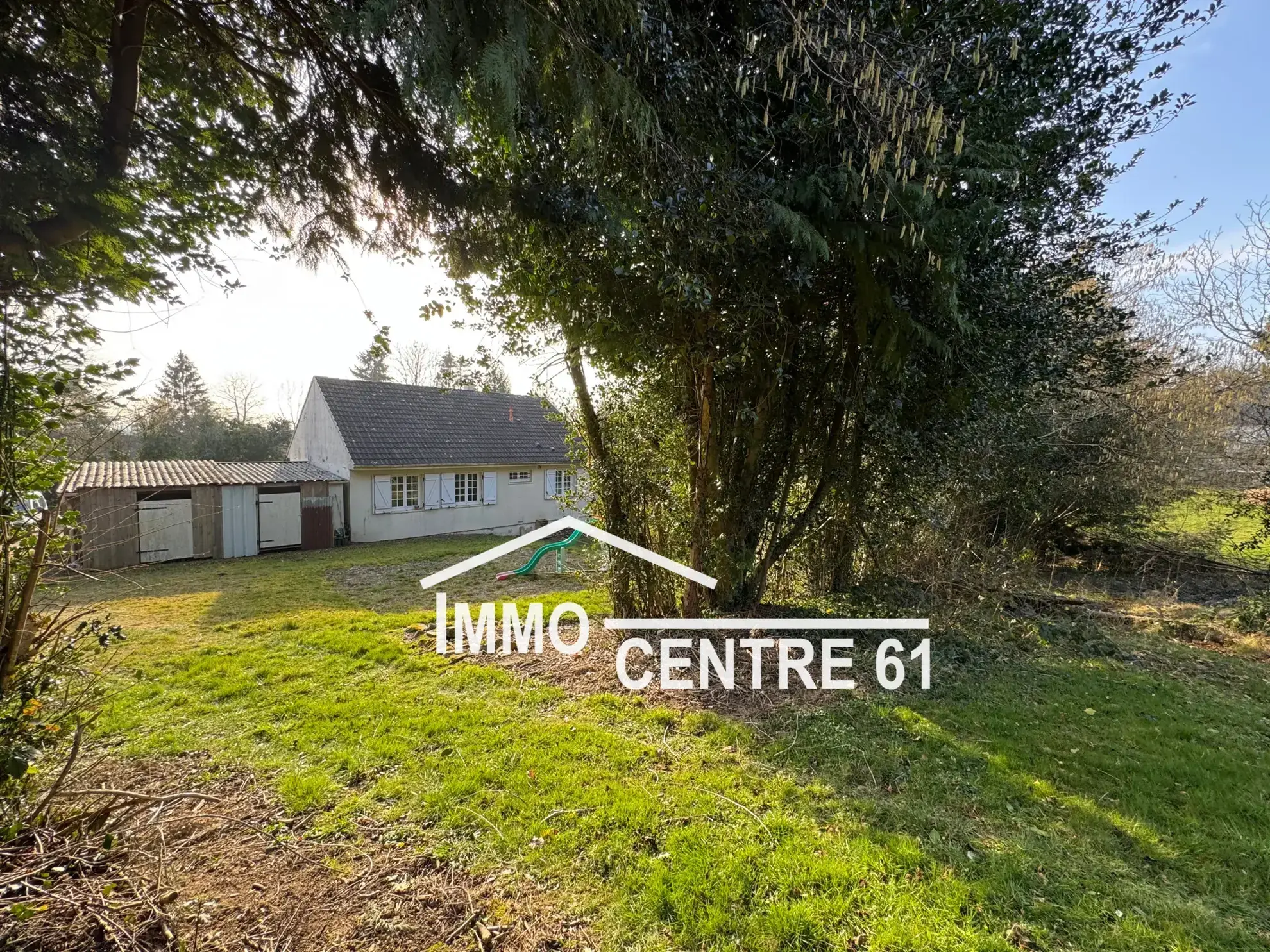 Maison Plain-Pied à Carrouges avec Jardin et Champs - 85 m² 