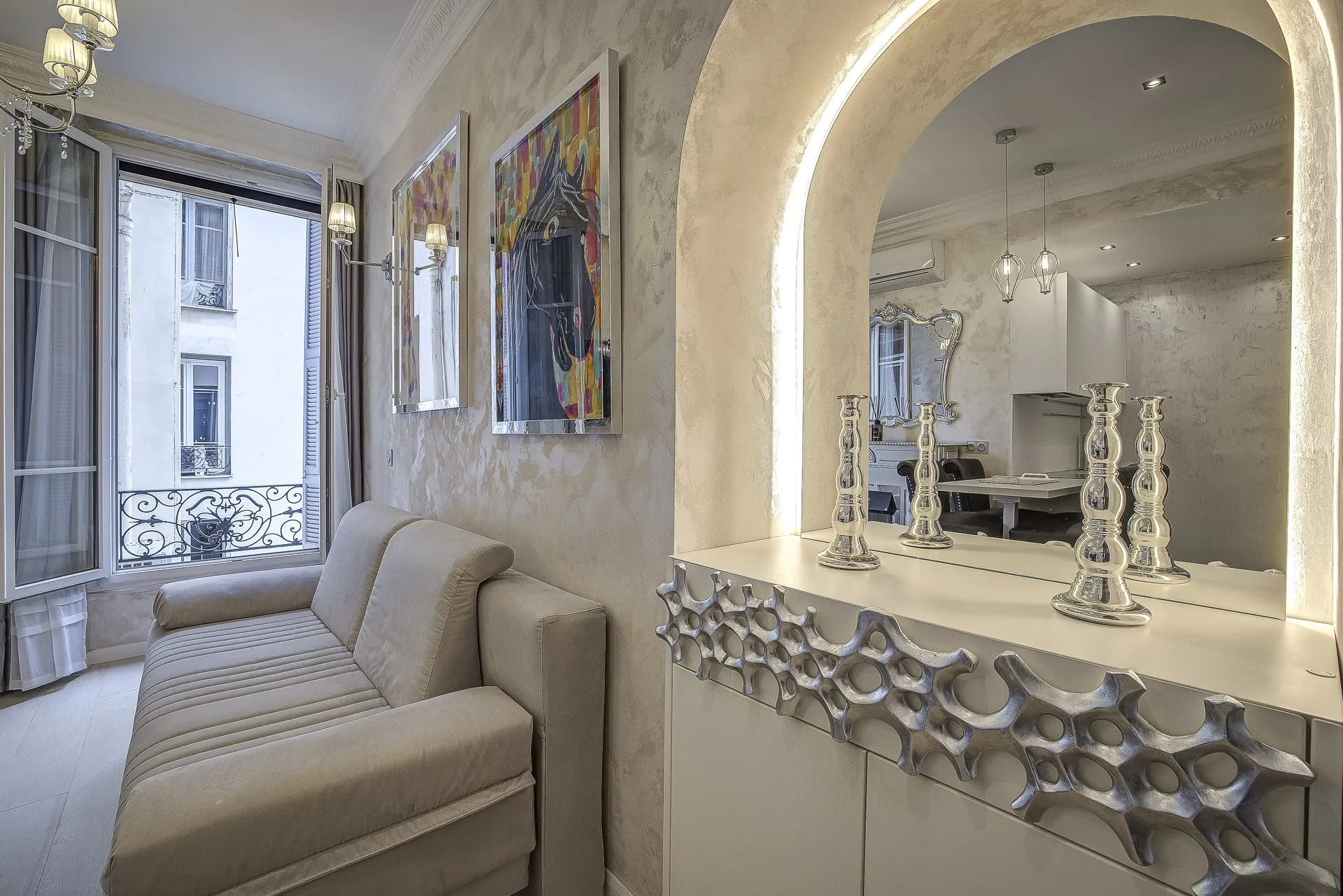 Appartement 2 pièces rénové avec cour intérieure dans le Carré d’Or à Nice 