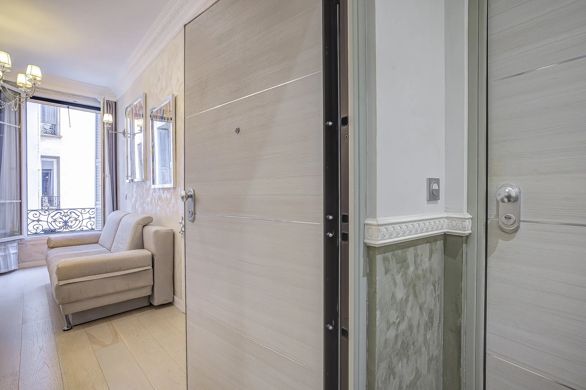 Appartement 2 pièces rénové avec cour intérieure dans le Carré d’Or à Nice 
