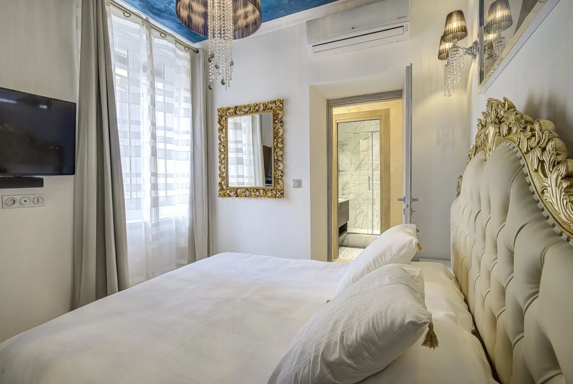 Appartement 2 pièces rénové avec cour intérieure dans le Carré d’Or à Nice 