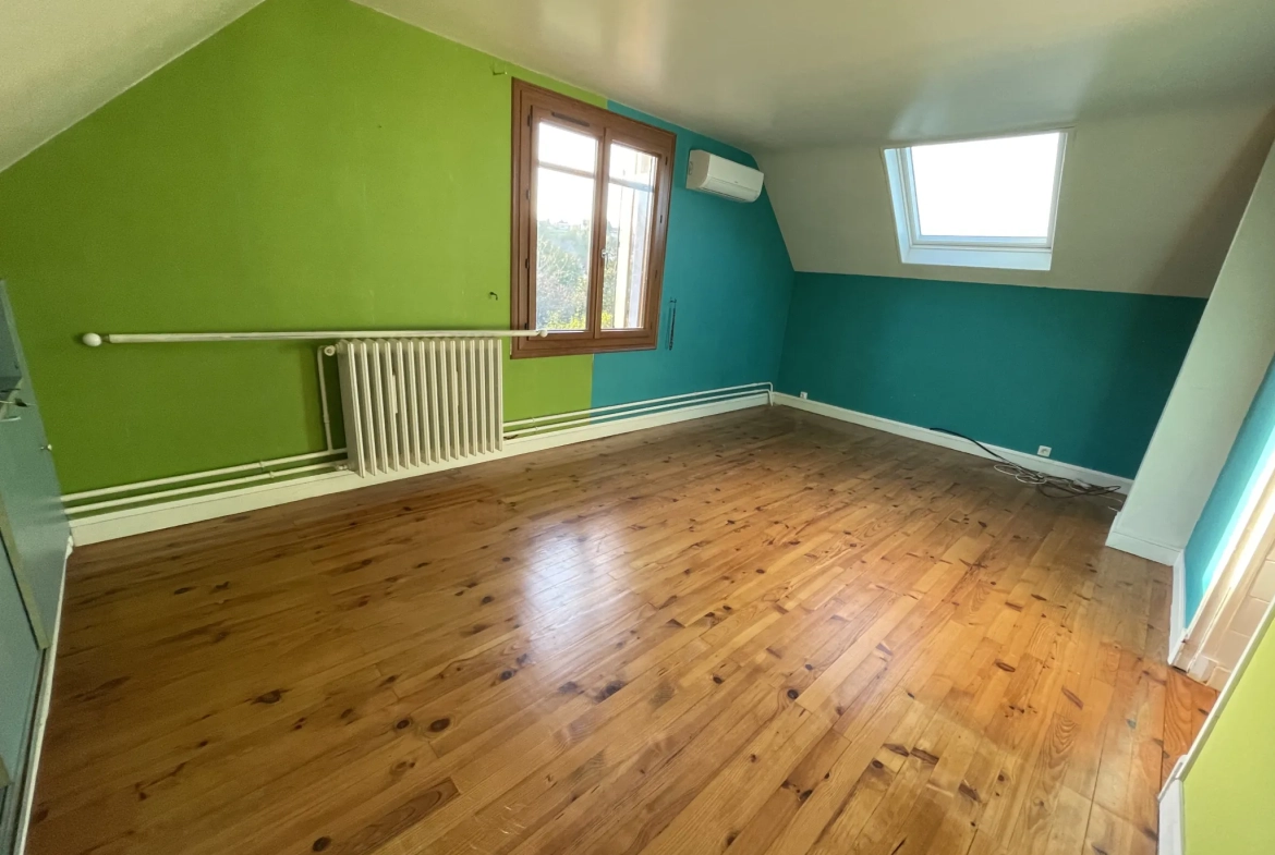 Maison familiale à vendre à Creuzier-le-Neuf – 184 m², terrain 2400 m², rénovée en 2023, secteur calme 