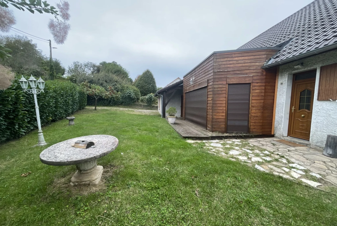 Maison familiale à vendre à Creuzier-le-Neuf – 184 m², terrain 2400 m², rénovée en 2023, secteur calme 