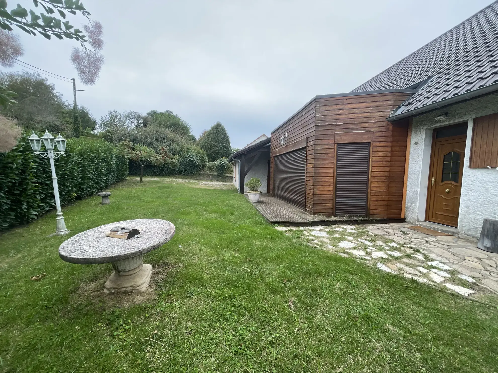 Maison familiale à vendre à Creuzier-le-Neuf – 184 m², terrain 2400 m², rénovée en 2023, secteur calme 
