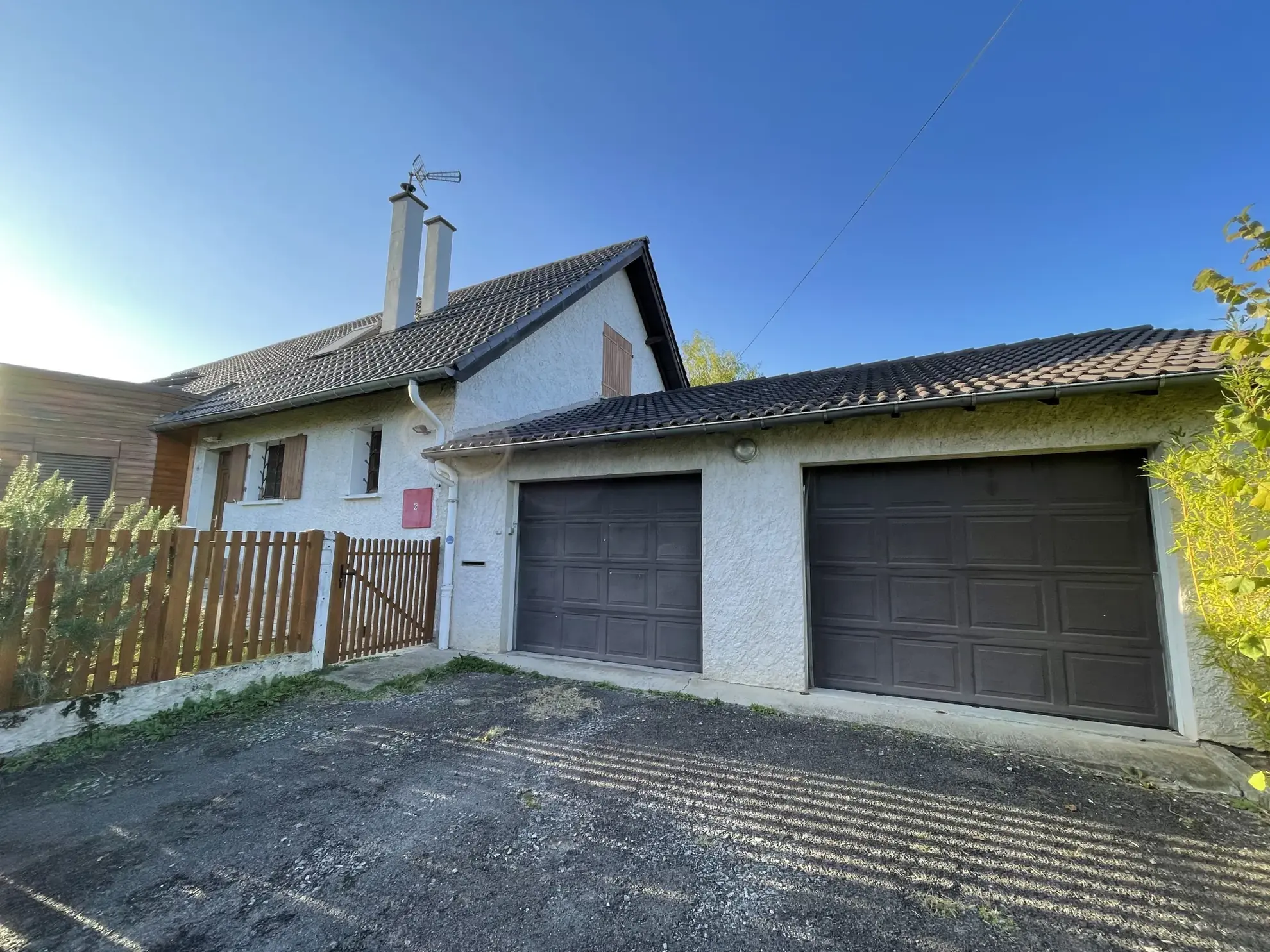 Maison familiale à vendre à Creuzier-le-Neuf – 184 m², terrain 2400 m², rénovée en 2023, secteur calme 