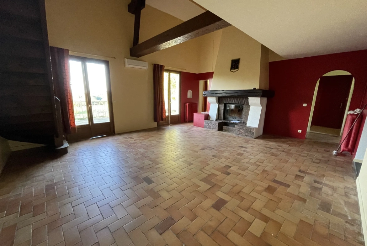 Maison familiale à vendre à Creuzier-le-Neuf – 184 m², terrain 2400 m², rénovée en 2023, secteur calme 