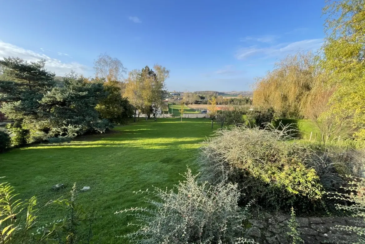 Maison familiale à vendre à Creuzier-le-Neuf – 184 m², terrain 2400 m², rénovée en 2023, secteur calme 