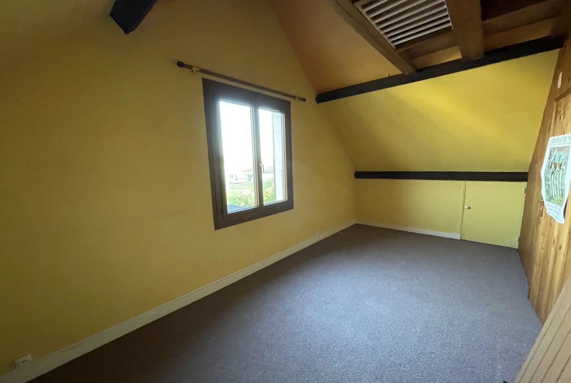 Maison familiale à vendre à Creuzier-le-Neuf – 184 m², terrain 2400 m², rénovée en 2023, secteur calme 