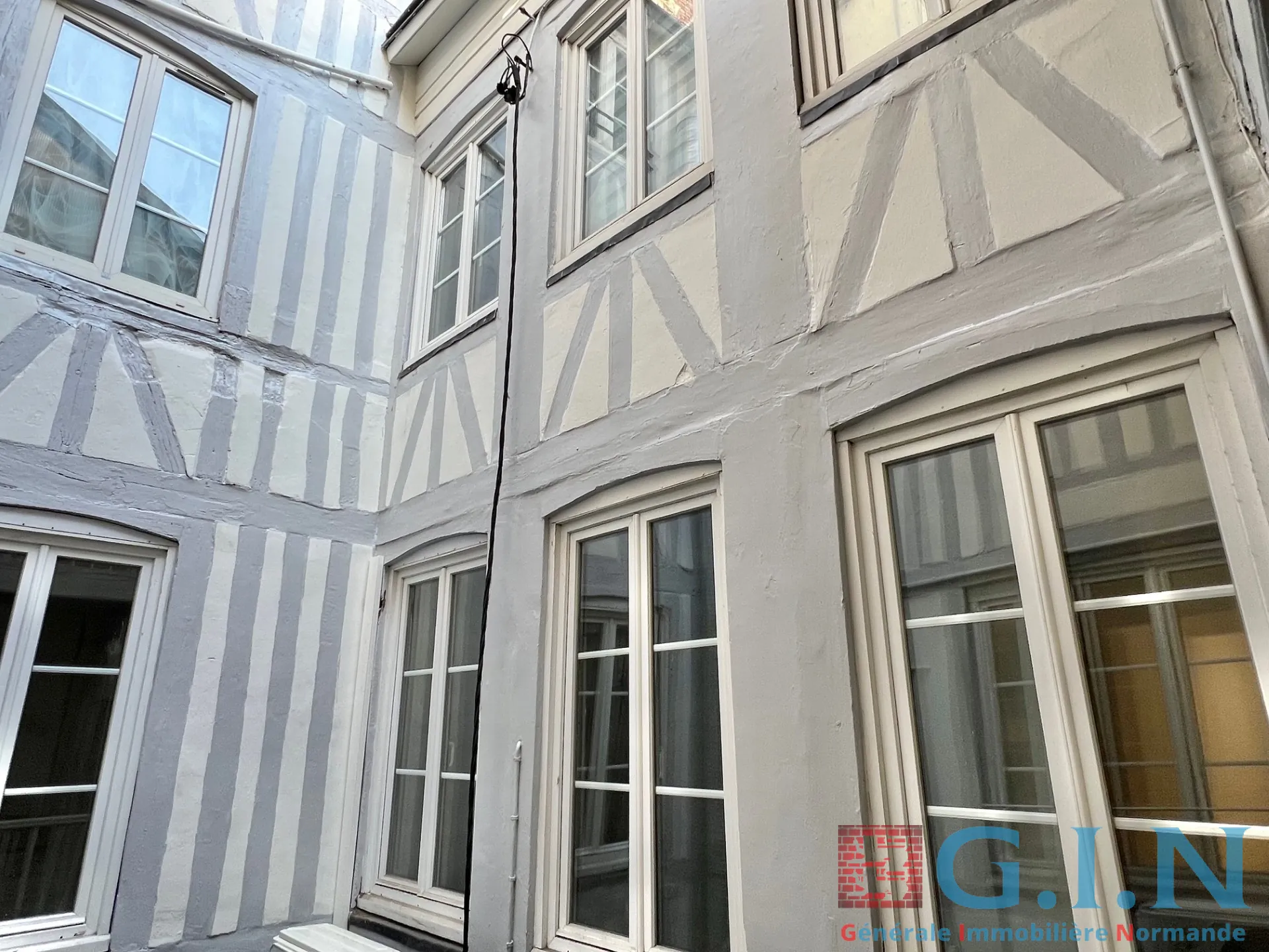 Appartement 2 pièces rénové à Rouen proche de la place de la Pucelle 