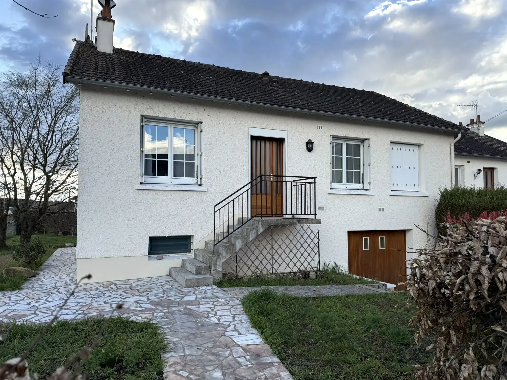 Belle maison de 71 m² avec sous-sol et terrain clos à Descartes 