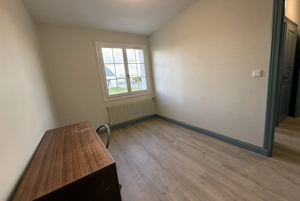 Belle maison de 71 m² avec sous-sol et terrain clos à Descartes 