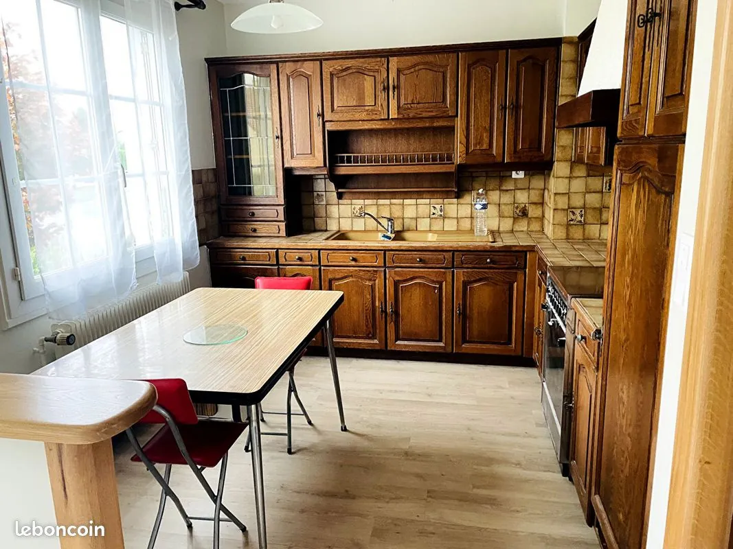 Belle maison de 71 m² avec sous-sol et terrain clos à Descartes 