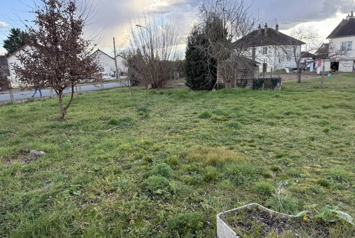 Belle maison de 71 m² avec sous-sol et terrain clos à Descartes 