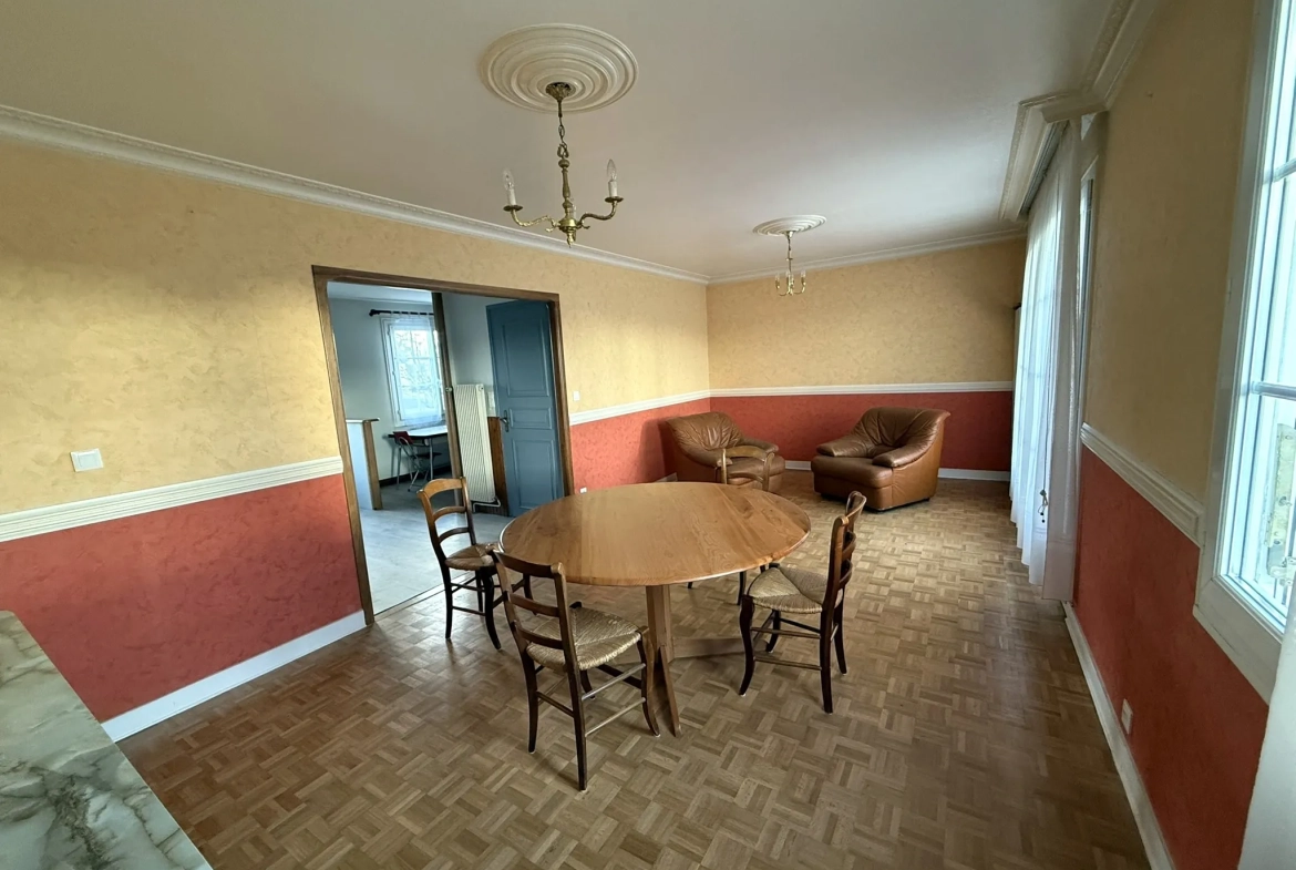 Belle maison de 71 m² avec sous-sol et terrain clos à Descartes 