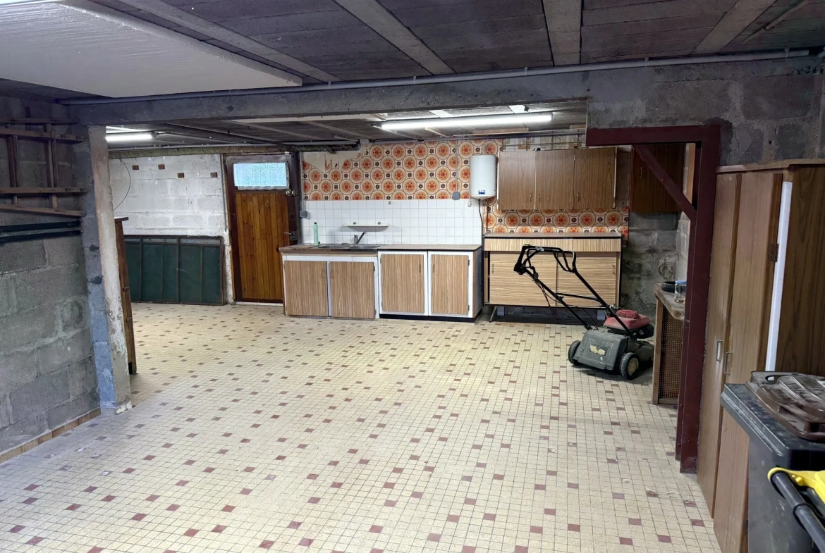 Belle maison de 71 m² avec sous-sol et terrain clos à Descartes 