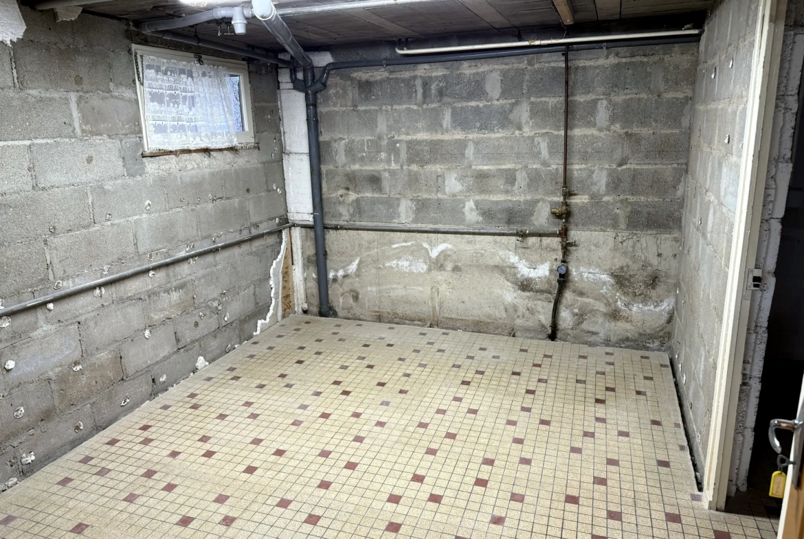 Belle maison de 71 m² avec sous-sol et terrain clos à Descartes 