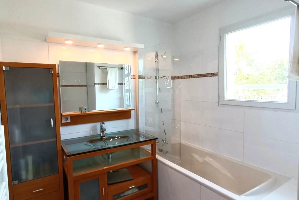 Appartement T3 lumineux de 80 m² à Marignane avec balcon et parking privé 