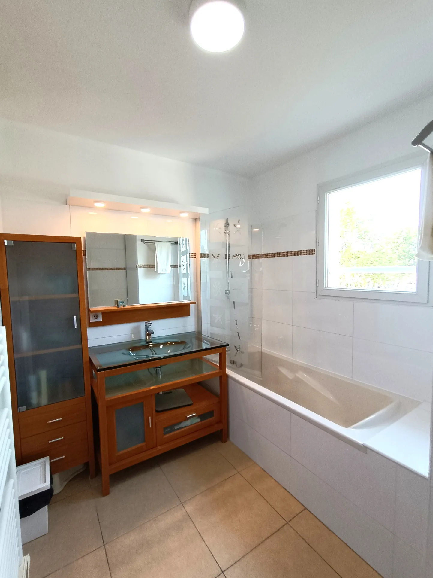 Appartement T3 lumineux de 80 m² à Marignane avec balcon et parking privé 