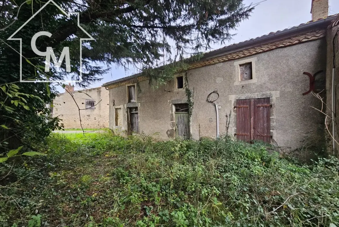 Maison à vendre à Lathus-Saint-Rémy de 2 pièces avec jardin de 752 m² 