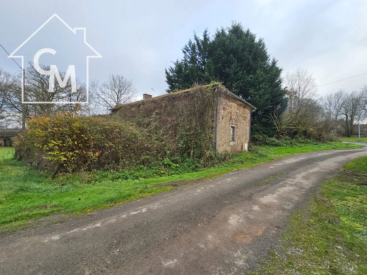Maison à vendre à Lathus-Saint-Rémy de 2 pièces avec jardin de 752 m² 