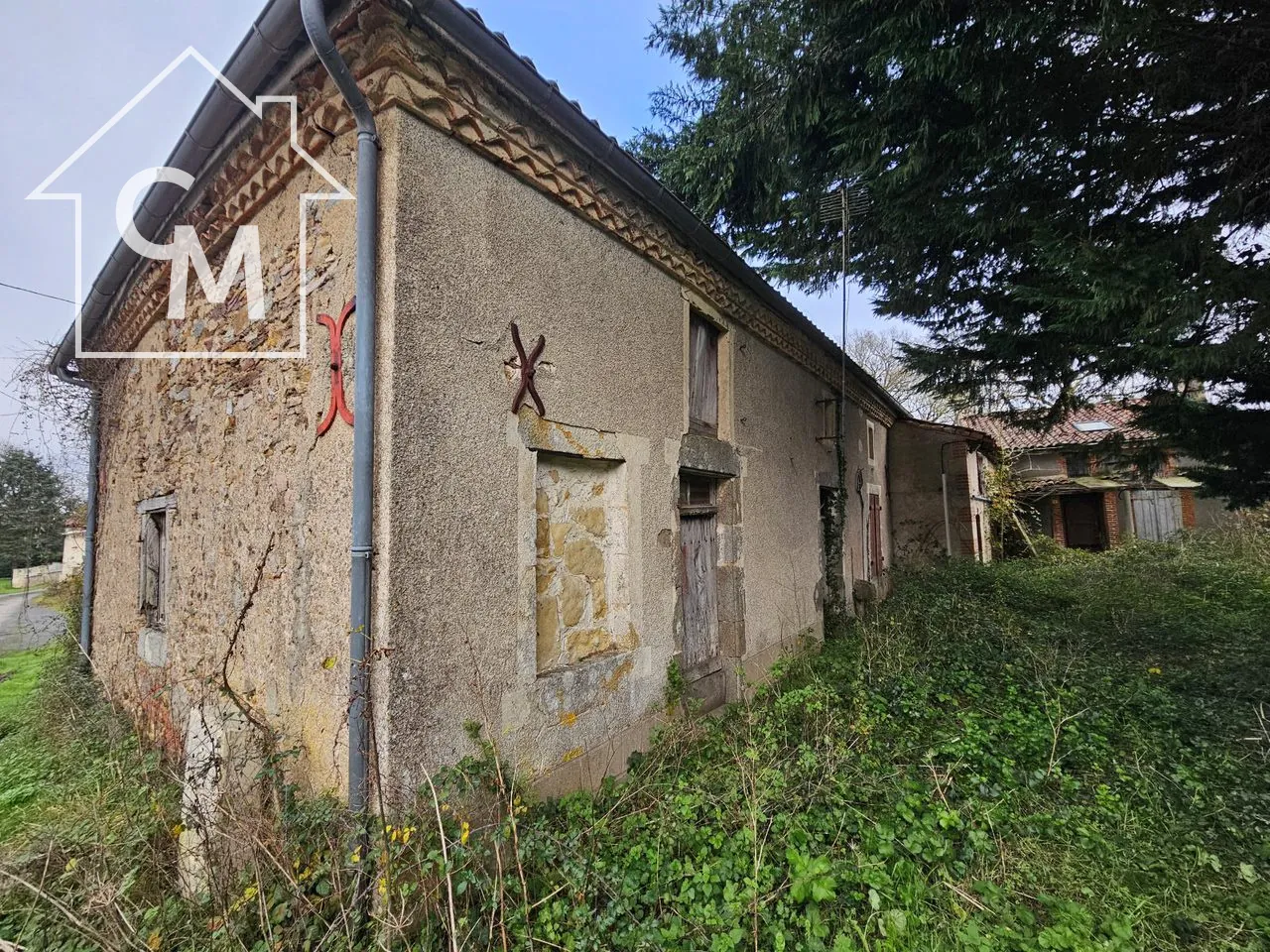 Maison à vendre à Lathus-Saint-Rémy de 2 pièces avec jardin de 752 m² 
