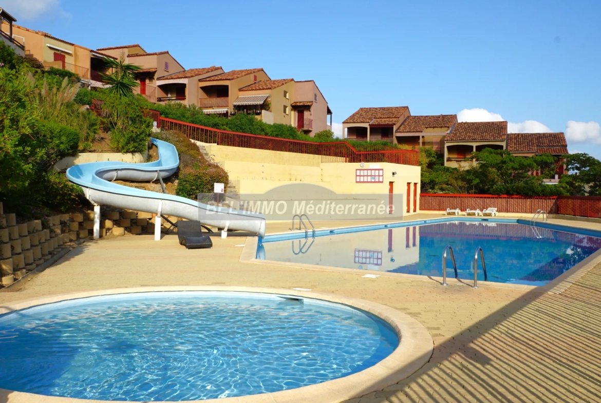 Superbe appartement duplex avec vue mer, piscine et parking à Cavalaire-sur-Mer 