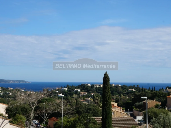 Superbe appartement duplex avec vue mer, piscine et parking à Cavalaire-sur-Mer