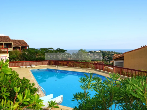 Appartement duplex avec terrasse et vue mer à Cavalaire 