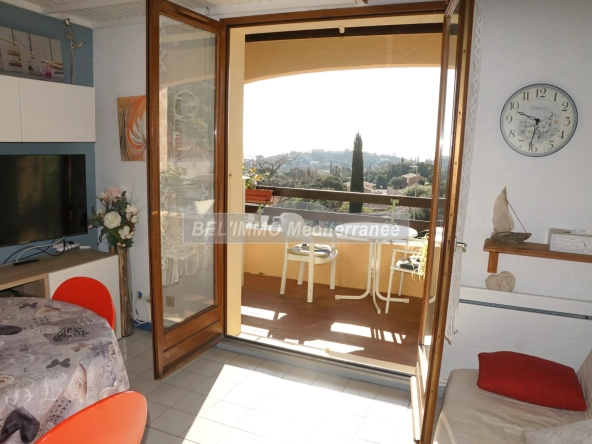Appartement duplex avec terrasse et vue mer à Cavalaire 