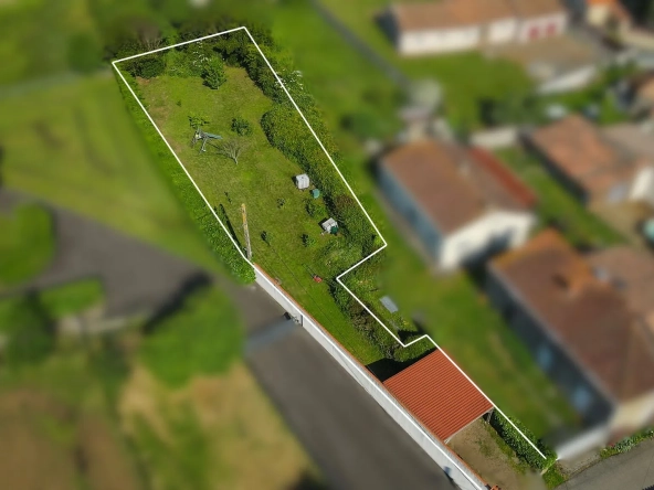Terrain à bâtir de 700 m² à Corpe, proche Luçon + Offre exclusive ZEROPOURCENT