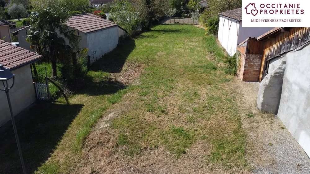 Terrain constructible de 523 m² à L'Isle en Dodon, emplacement calme et proche commerces 