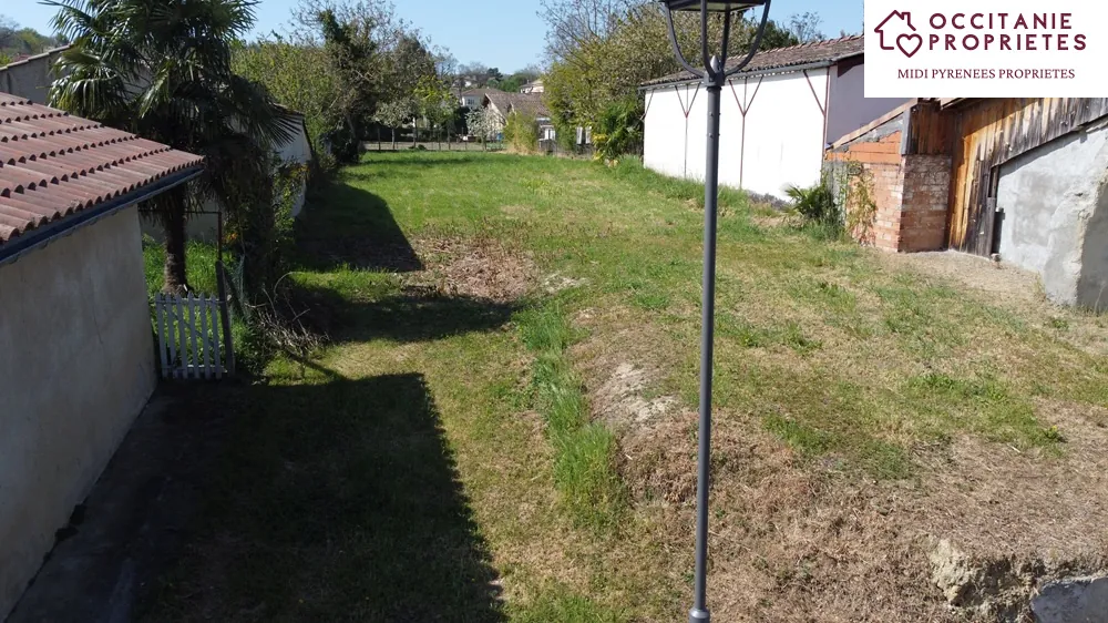 Terrain constructible de 523 m² à L'Isle en Dodon, emplacement calme et proche commerces 