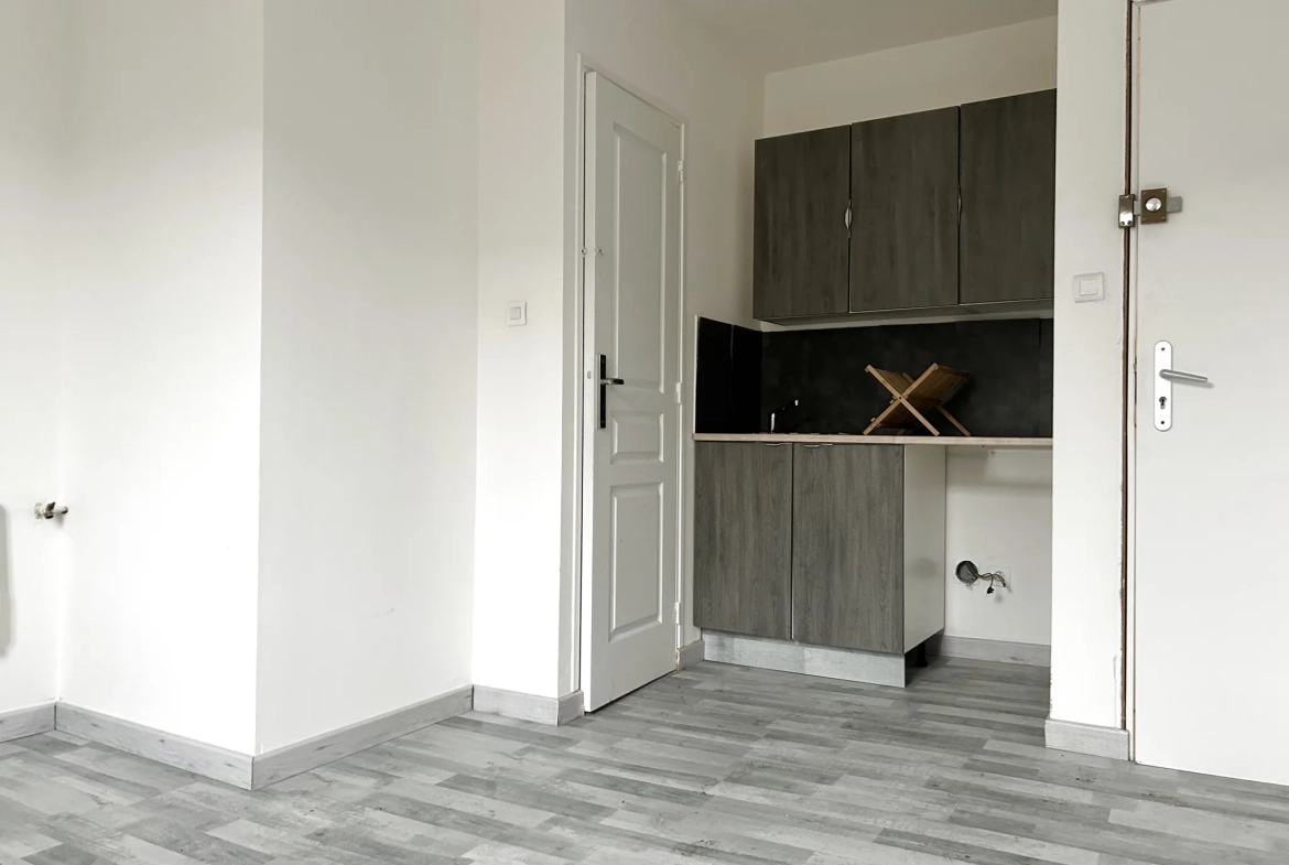 Immeuble de rapport à Henin-Beaumont - 5 studios libres, rentabilité attractive 