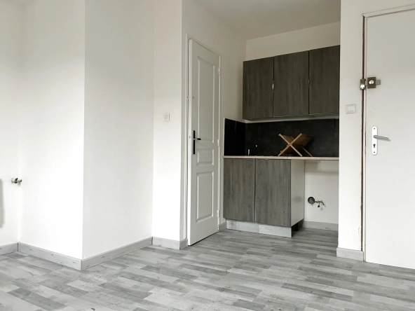 Immeuble de rapport à Henin-Beaumont - 5 studios libres, rentabilité attractive 