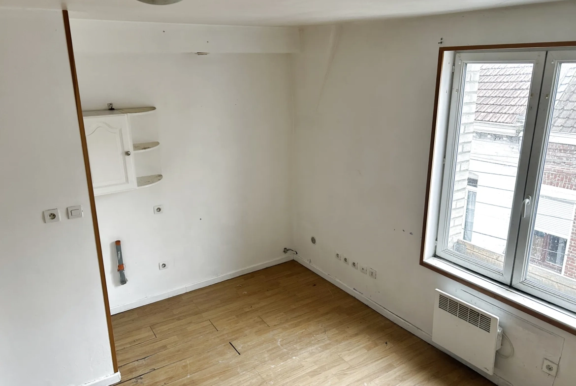 Immeuble de rapport à Henin-Beaumont - 5 studios libres, rentabilité attractive 