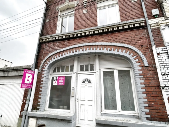 Immeuble de rapport à Henin-Beaumont - 5 studios libres, rentabilité attractive