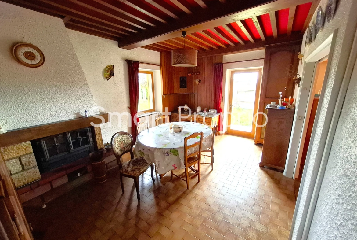 Maison familiale avec grand atelier à Lorlanges offrant potentiel et confort 