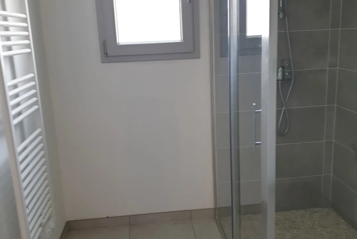 Maison neuve de 90 m² à Chaveyriat avec jardin et garage 