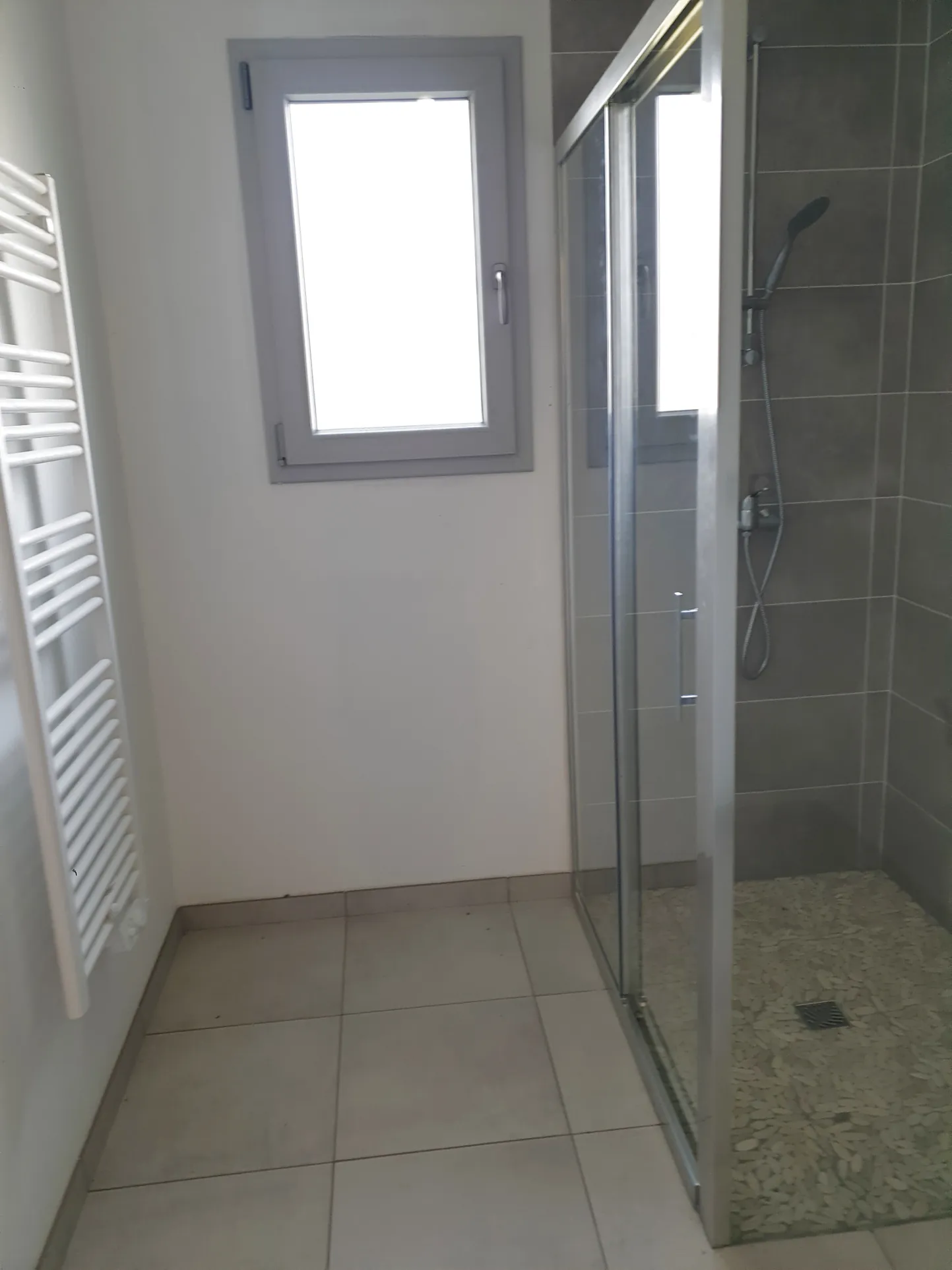 Maison neuve de 90 m² à Chaveyriat avec jardin et garage 