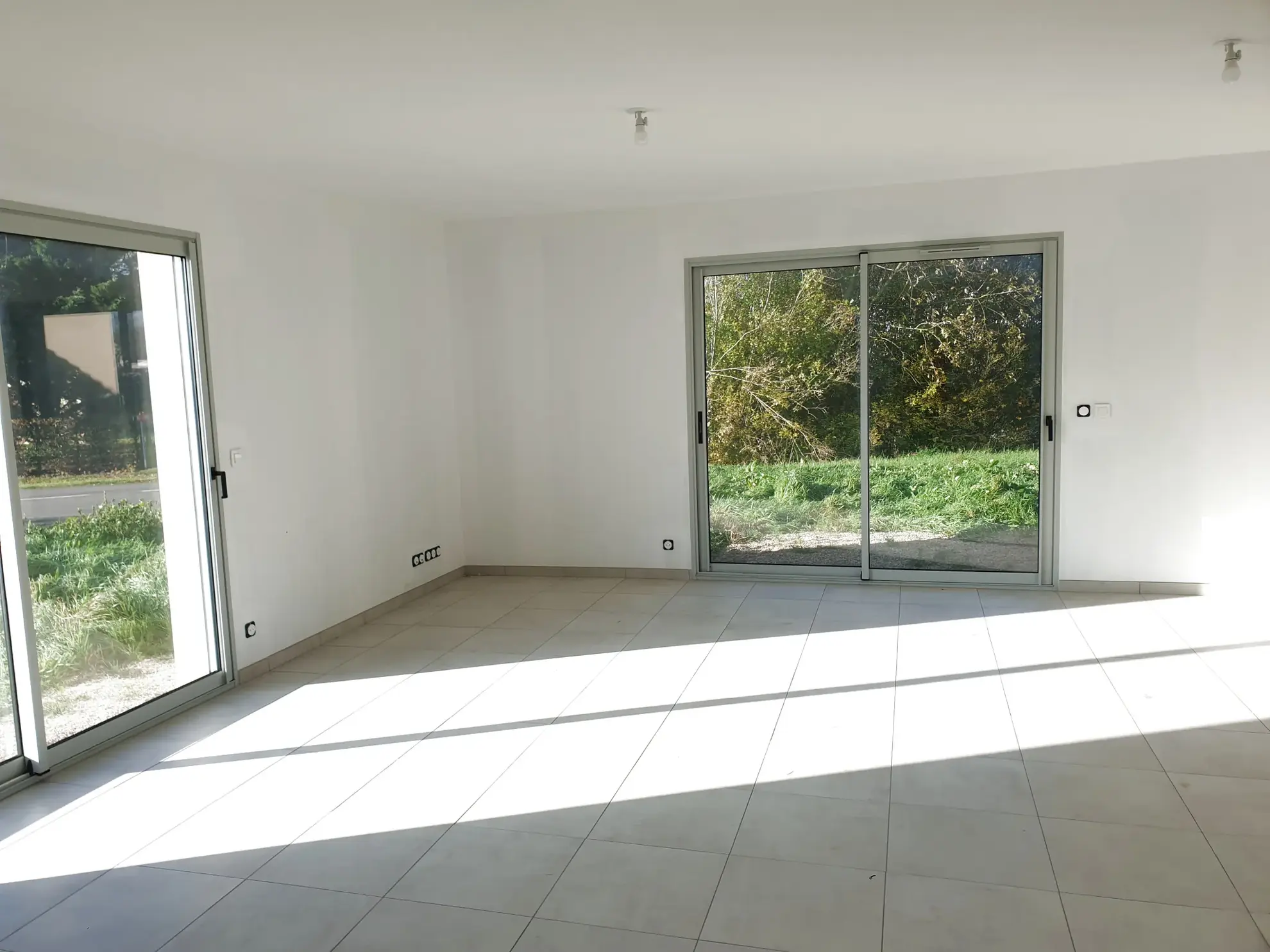 Maison neuve de 90 m² à Chaveyriat avec jardin et garage 
