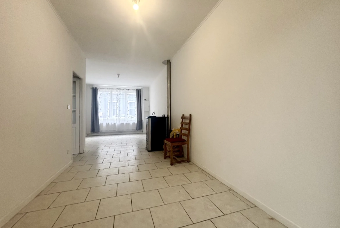 Maison lumineuse de 130m² avec 4 chambres, terrasse et cave à Roubaix 