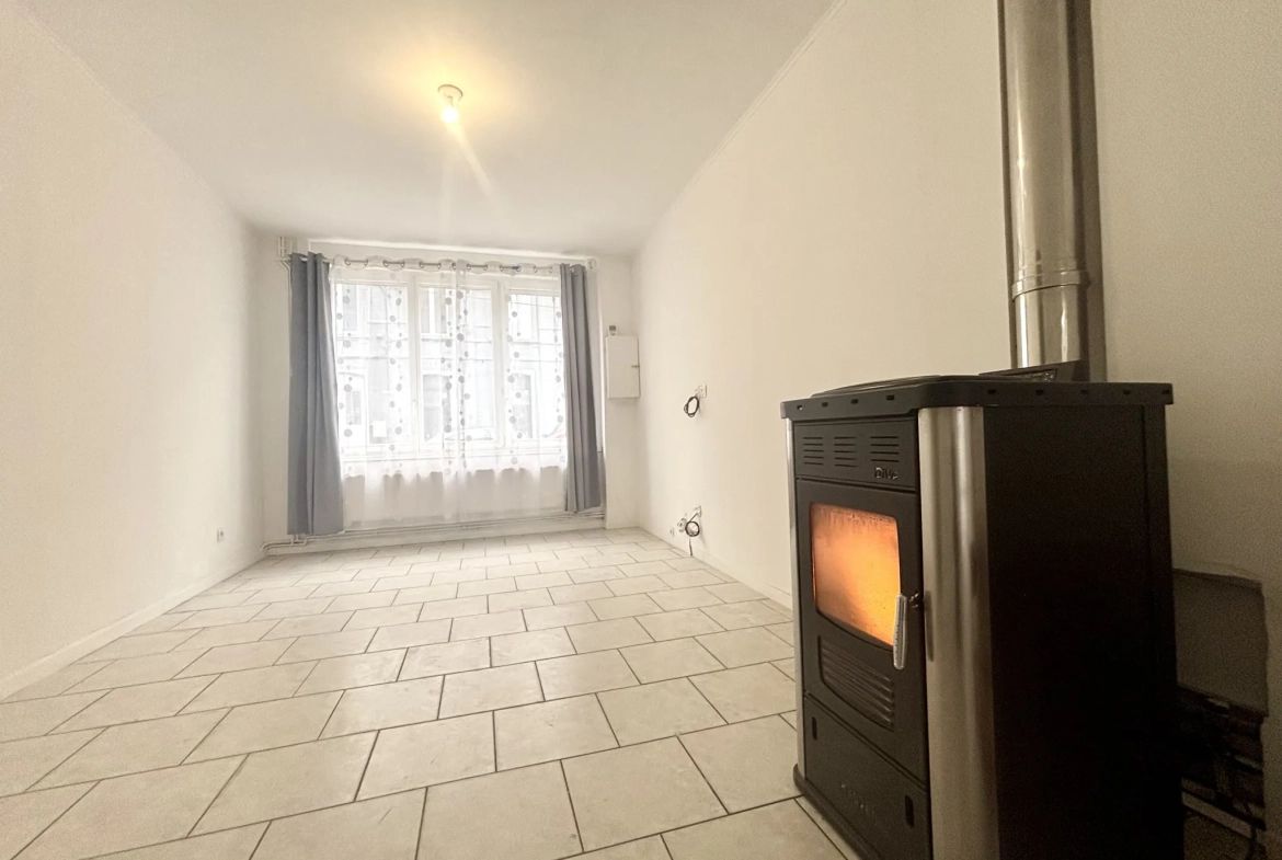 Maison lumineuse de 130m² avec 4 chambres, terrasse et cave à Roubaix 