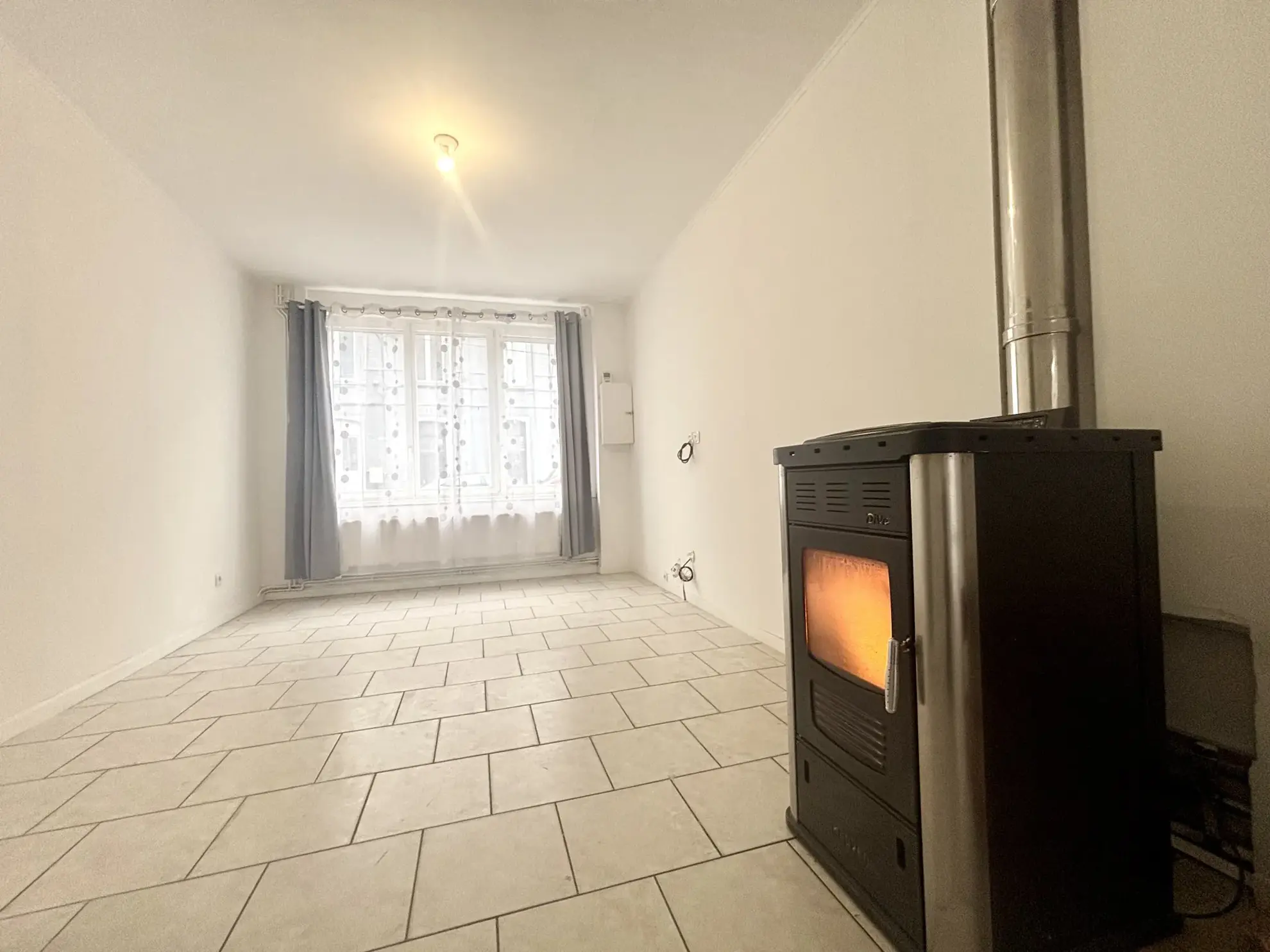 Maison lumineuse de 130m² avec 4 chambres, terrasse et cave à Roubaix 