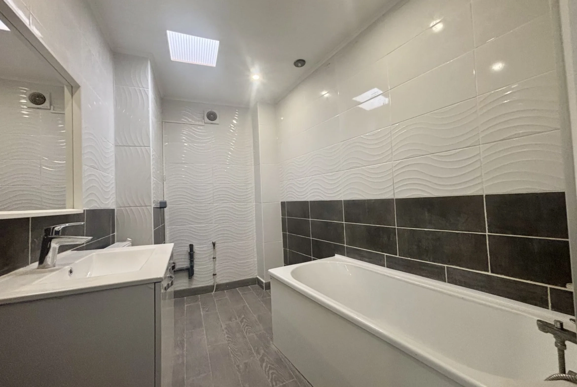 Maison lumineuse de 130m² avec 4 chambres, terrasse et cave à Roubaix 