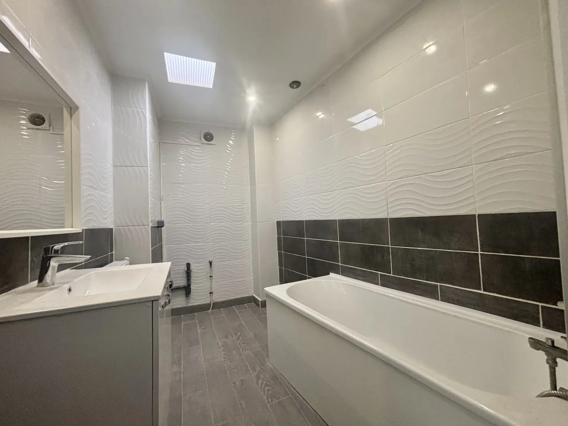 Maison lumineuse de 130m² avec 4 chambres, terrasse et cave à Roubaix 